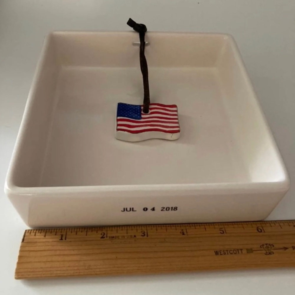 Rae Dunn Napkin Holder with Flag Shaped Weight - Picture 3 of 8